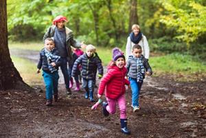 foto: Gezinswandeling - op schattenjacht in het bos.jpg